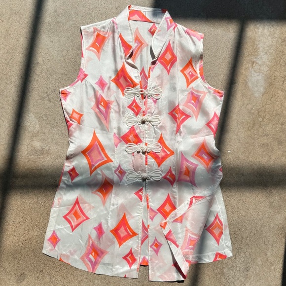 Vintage 60s/70s Printed Side Slit Sleeveless Blouse - Picture 1 of 9